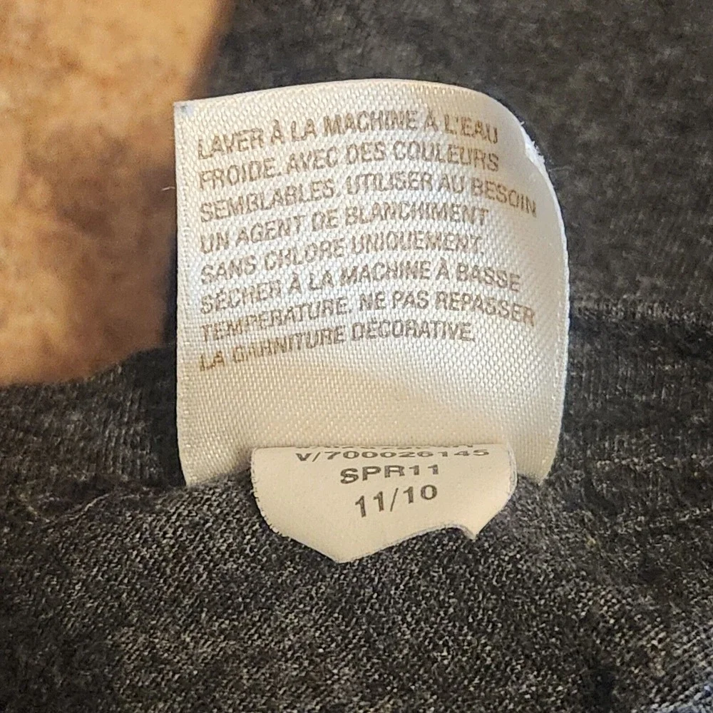 Old Navy Collectabilitees T Shirt MTV Classic Size Small Gray Short Sleeve - Picture 8 of 9